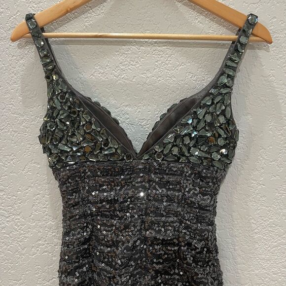 Royal Queen Collection Formal Gray Beaded and Sequin Party Dress Size 4 - Picture 4 of 7